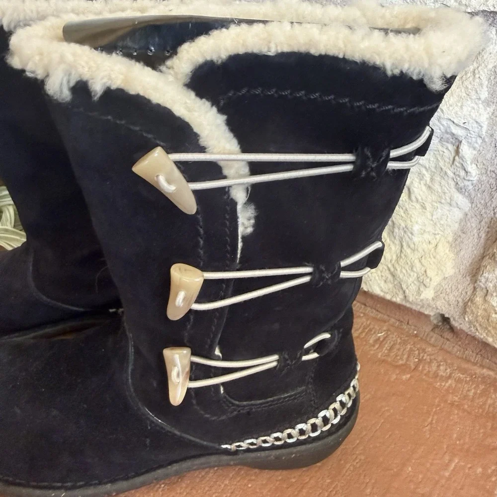 UGG Women's Kona Black Suede Toggle Winter Boot Size US 8